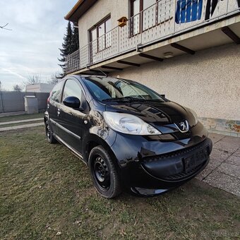 Peugeot 107 1.0 50KW benzín rok 2009 - 2