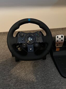 Logitech g29+ řadící páka - 2