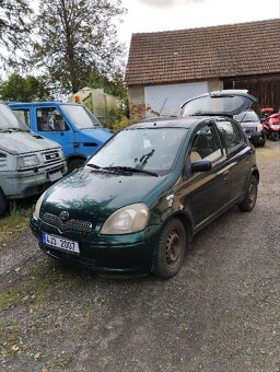 Toyota Yaris 1.0 poloautomat - 2