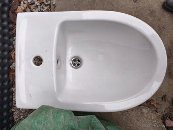 LEVNĚ PRODÁM NOVÝ BIDET - 2