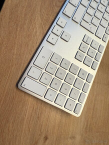 Prodám Apple Magic Keyboard CZ s číselnou klávesnicí - 2