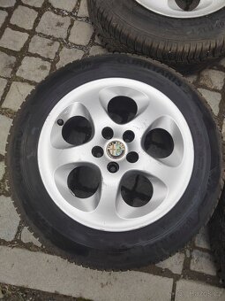 Prodám alu 15 Alfa Romeo 5x98 zánovní celoroční pneu 185/65 - 2