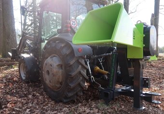 Štěpkovač špalíkovač za traktor s řemenovým převodem - 2