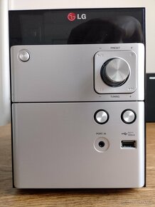 Hi-Fi věž LG CM1530 + reproduktory Philips - 2