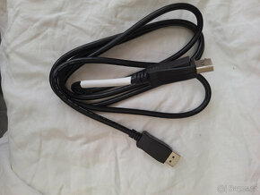 HDMI, DisplayPort, napájecí 230V a USB-B kabely - 2