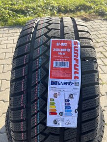 Sunfull 245/40 r19 - 2