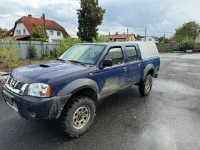 Prodám na Nissan Navara D22 4x4 2,5 nafta 98 KW rv 2003 - 2