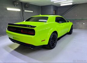 Dodge Challenger SRT 6,4 scat pack - 2