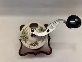 Porcelánový stolní mlýnek na kávu - květiny konvalinky 5 - 2