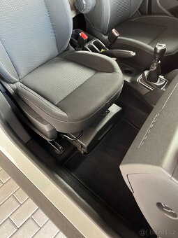Dacia Duster šuplík pod sedadlo spolujezdce - 2