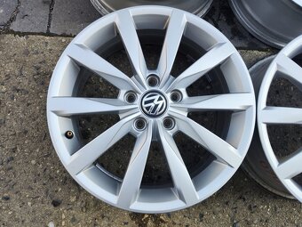 17"alu sada disků Dijon 5x112 origo VW Golf 7 GTD Octavia 3 - 2