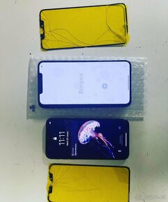 Oprava Apple iPhone / výměna prasklého skla - 2
