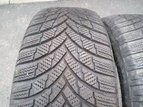 Prodám 2 zimni gumy Firestone 205/55 R17 DOT 3620 - 2