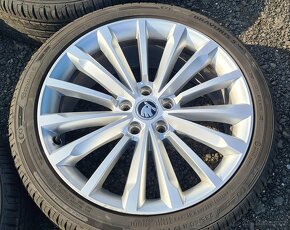 Originální Alu Škoda Superb, Barum 235/40R19, 8mm - 2