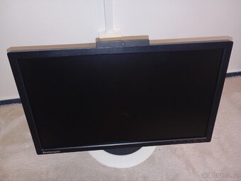 22" Monitor Lenovo s 4K webkamerou - 2