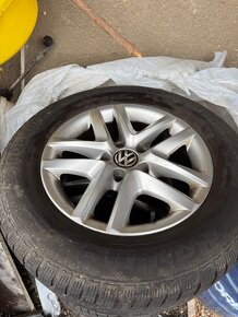 Zimní pneu 215/65 r16 c 5x120 alu - 2