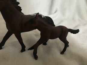 Schleich rodina mustangů - 2