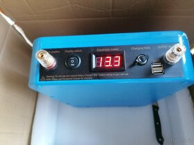 "kufřík" LiFePo4 baterie s kapacitou 80Ah/12,8V s LCD a USB - 2