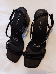 Kožené sandálky na podpatku - 2
