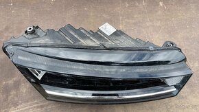 Škoda Octavia 4 prave predni svetlo - 2