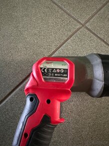 Milwaukee M18 T LED aku svítilna - 2