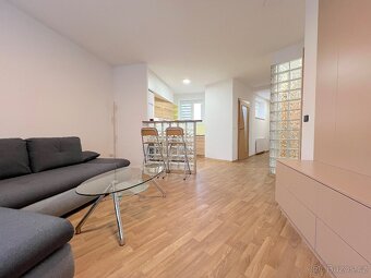 Pronájem vybaveného bytu 2+kk, 45 m2 - Přímětická, Znojmo - 2