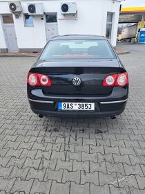 VW Passat 3.2 V6 sedan - 2