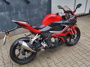 QJ Motor SRK 125R, r.v.2024,naj.4461km, původ ČR - 2