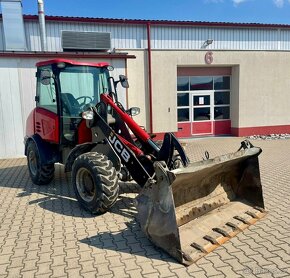 KLOUBOVÝ NAKLADAČ JCB 406 - 2