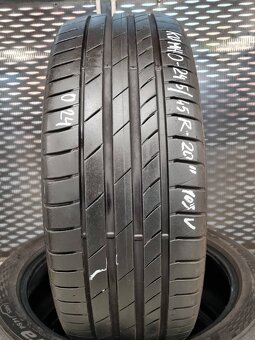 Dvojrozmer Kumho 245/45 R20 275/40 R20 Letní pneu - 2