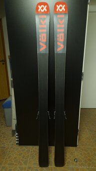 Völkl M5 Mantra 177 cm 2020 - karbon, titan, dřevo - 2