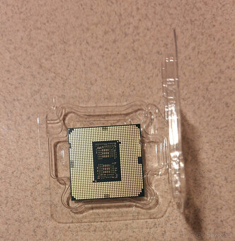 Intel i7-10700F 4,8 GHz - 2