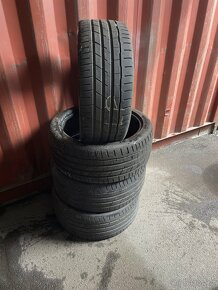 Použité pneu 235/40R19 - 2