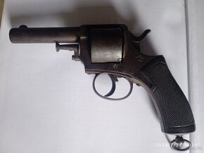 Revolver  cal.380 vyroben do r.1890 - 2