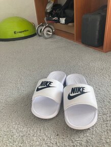 prodám sportovní pantofle Nike Victory One v bílé barvě - 2