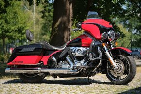 Harley Davidson FLHX Street Glide - 2