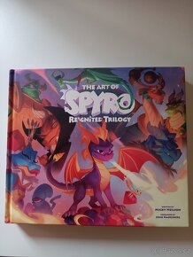 Spyro soška First 4 Figures + artbook + cable guy - 2