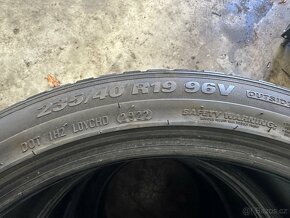 Zimní pneu Kumho 235/40 r19 rok 2022 - 2