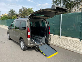Peugeot Partner: rampa pro vozíčkáře - 2