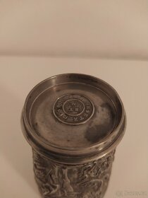 Starožitný cínový pohárek s loveckým motivem - 2