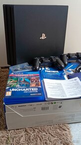 PS4 PRO 1TB + 2x hra + 2x Ovladač komplet balení s krabicí - 2