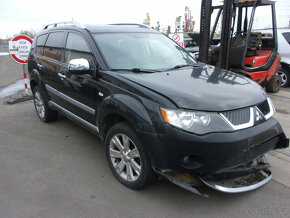 Mitsubishi Outlander - 2