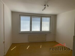 Prodej bytu 2+kk s lodžii, 42 m2, ul. Na Pastvisku, Opava - 2