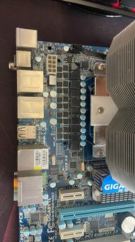 GUGABYTE GA-870A-UD3 + Phenom II X4 965 BE (4C/4T) - 2