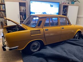 Škoda 100 1:8 Deagostini - 2