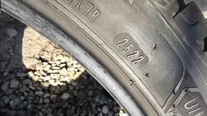 Prodám 2x zimní pneu Good&Year 235/40 R19 - 2