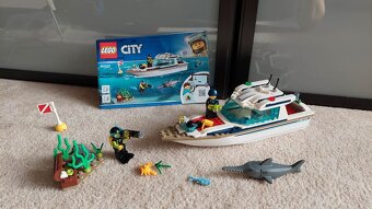 Lego City 60221 Potápěčská jachta - 2