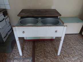 Starý mycí stůl - 2