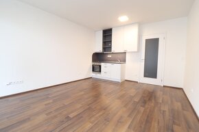 Pronájem bytu 1+kk, 30 m2+B, Hradec Králové - ul. Farářství. - 2