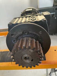 Motor s převodovkou SEW - 2